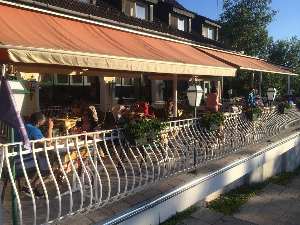 法米里亚酒店 扎马迪 外观 照片